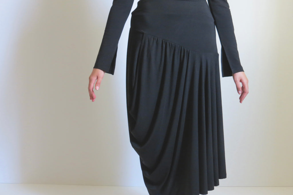 ｄｒａｐｅｄ  ｓｋｉｒｔ