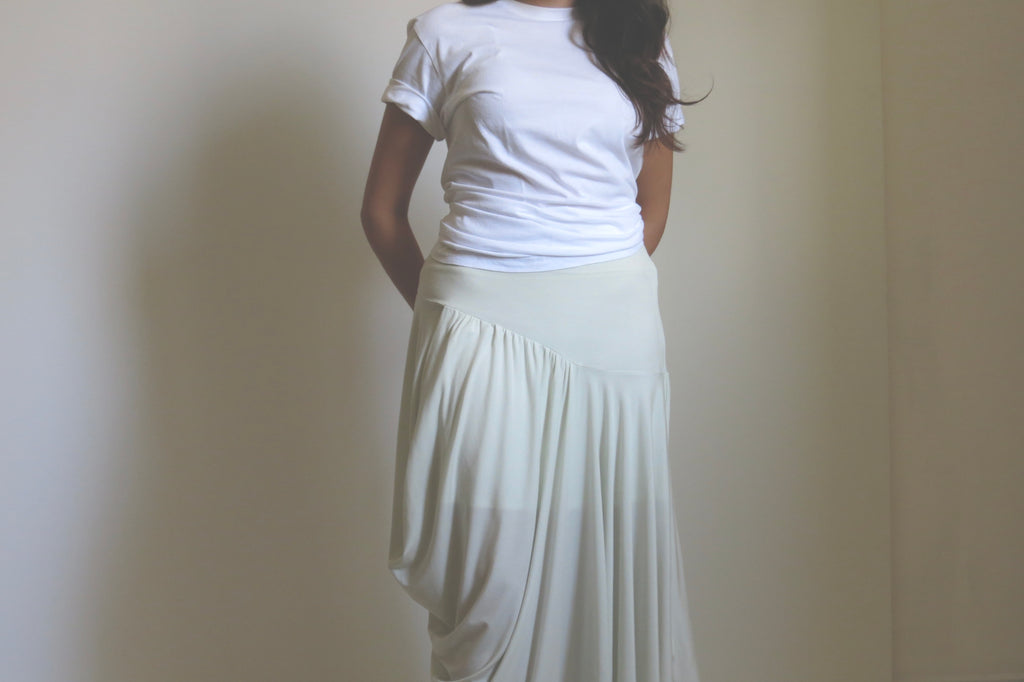 ｄｒａｐｅｄ  ｓｋｉｒｔ