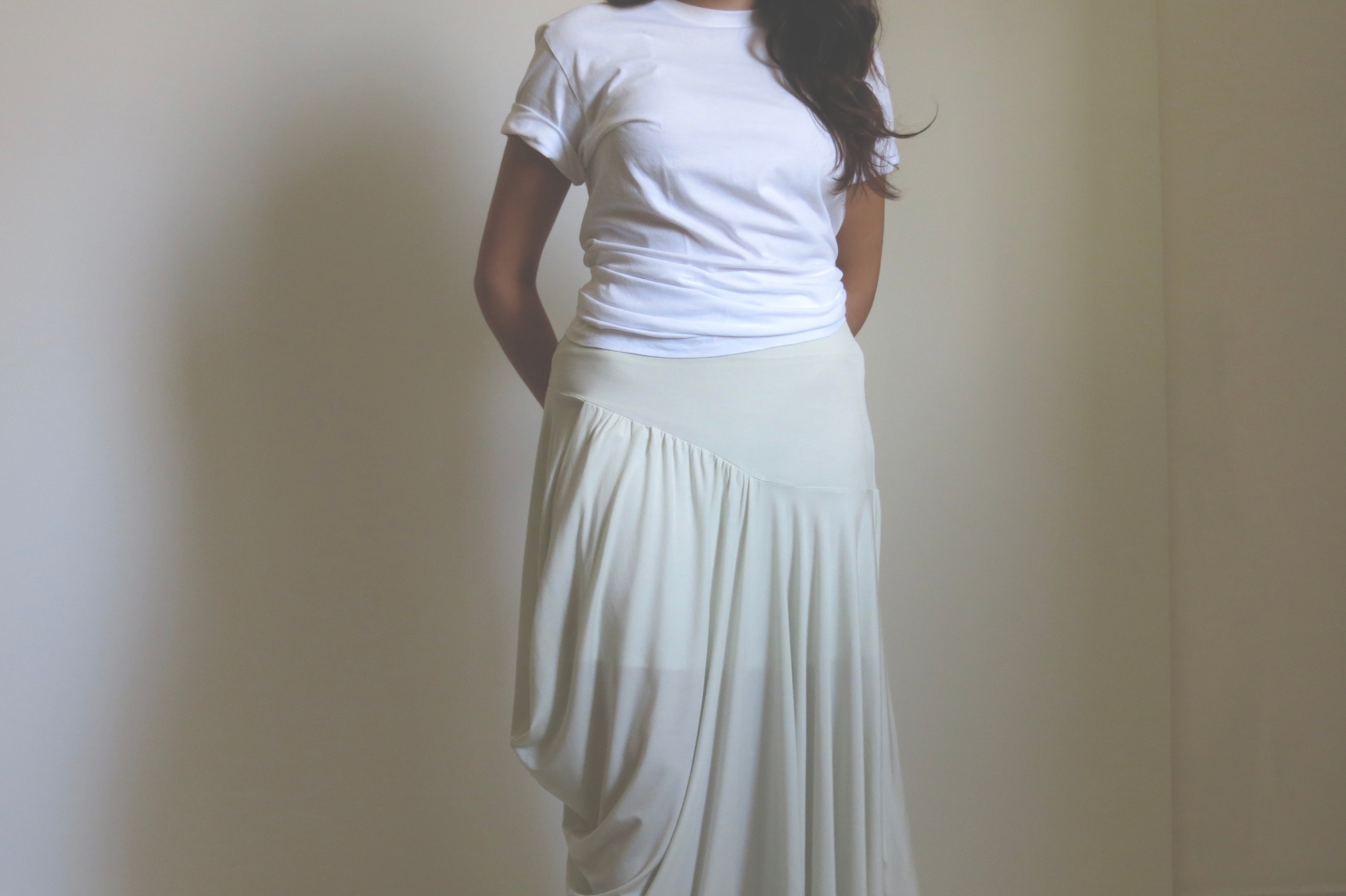 ｄｒａｐｅｄ  ｓｋｉｒｔ