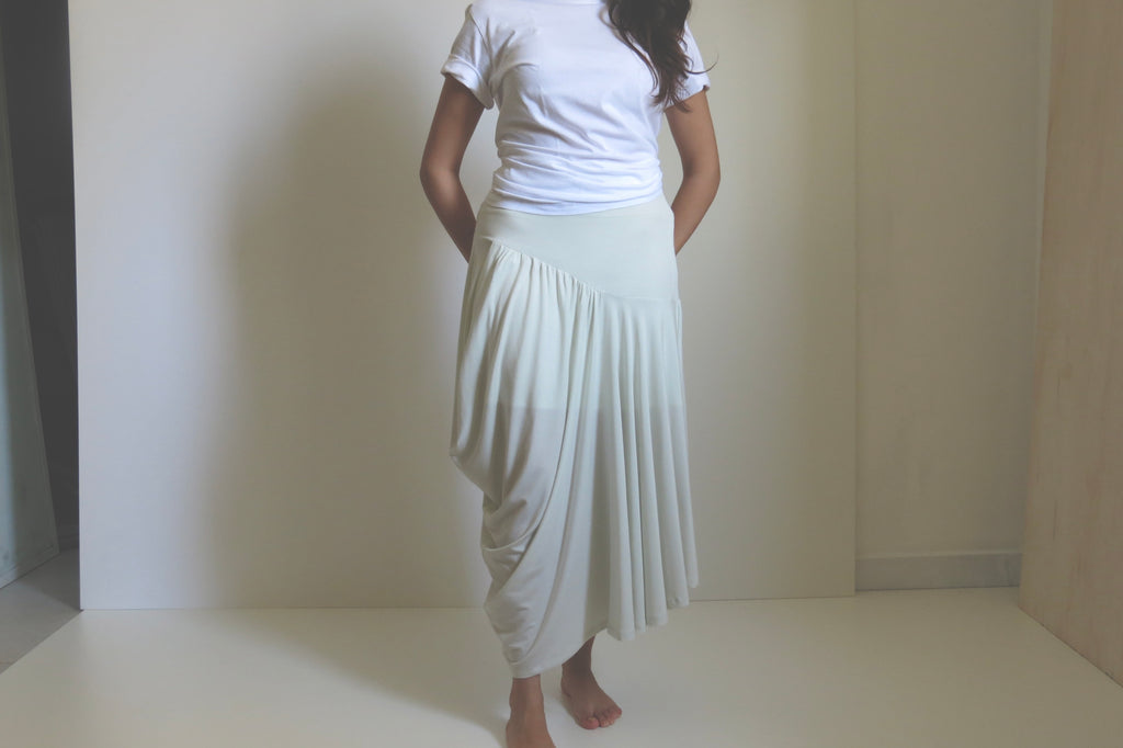 ｄｒａｐｅｄ  ｓｋｉｒｔ