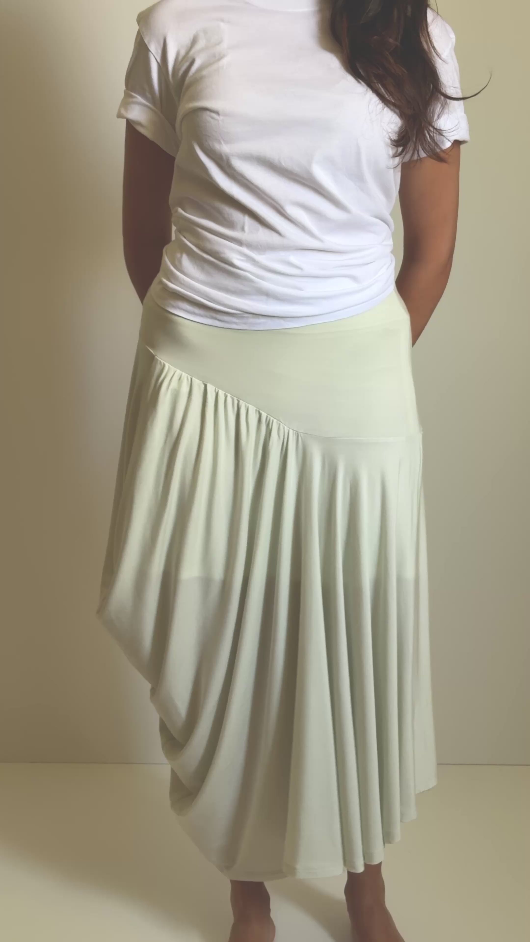 ｄｒａｐｅｄ  ｓｋｉｒｔ